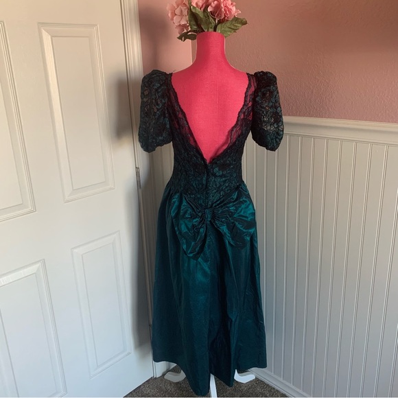 Unbranded Emerald Green and Black Taffeta and Lace 80’s Tea Length Dress size 4 - Picture 6 of 9